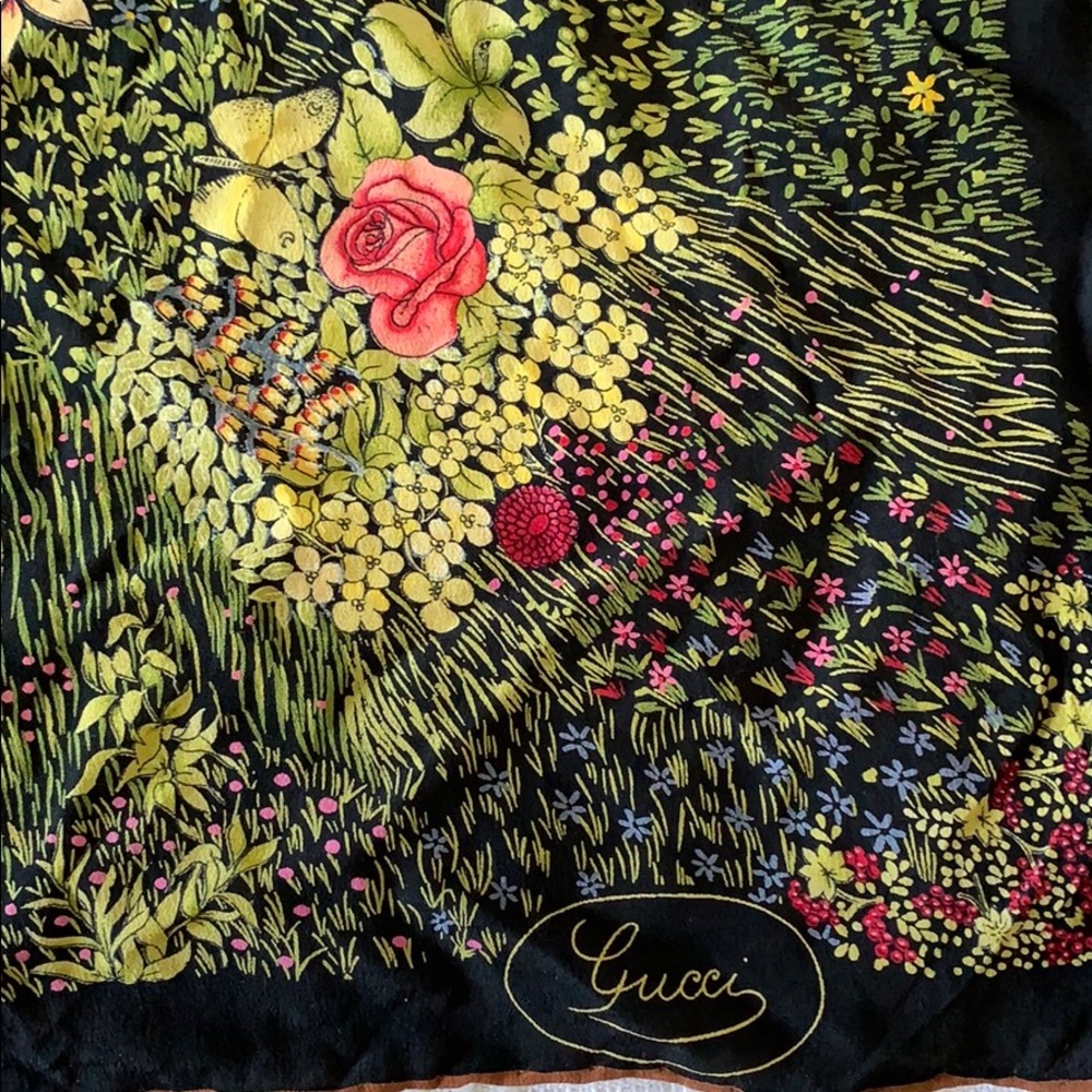 Vintage 100% silk Gucci scarf